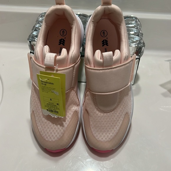 Shoes - Picture 2 of 4